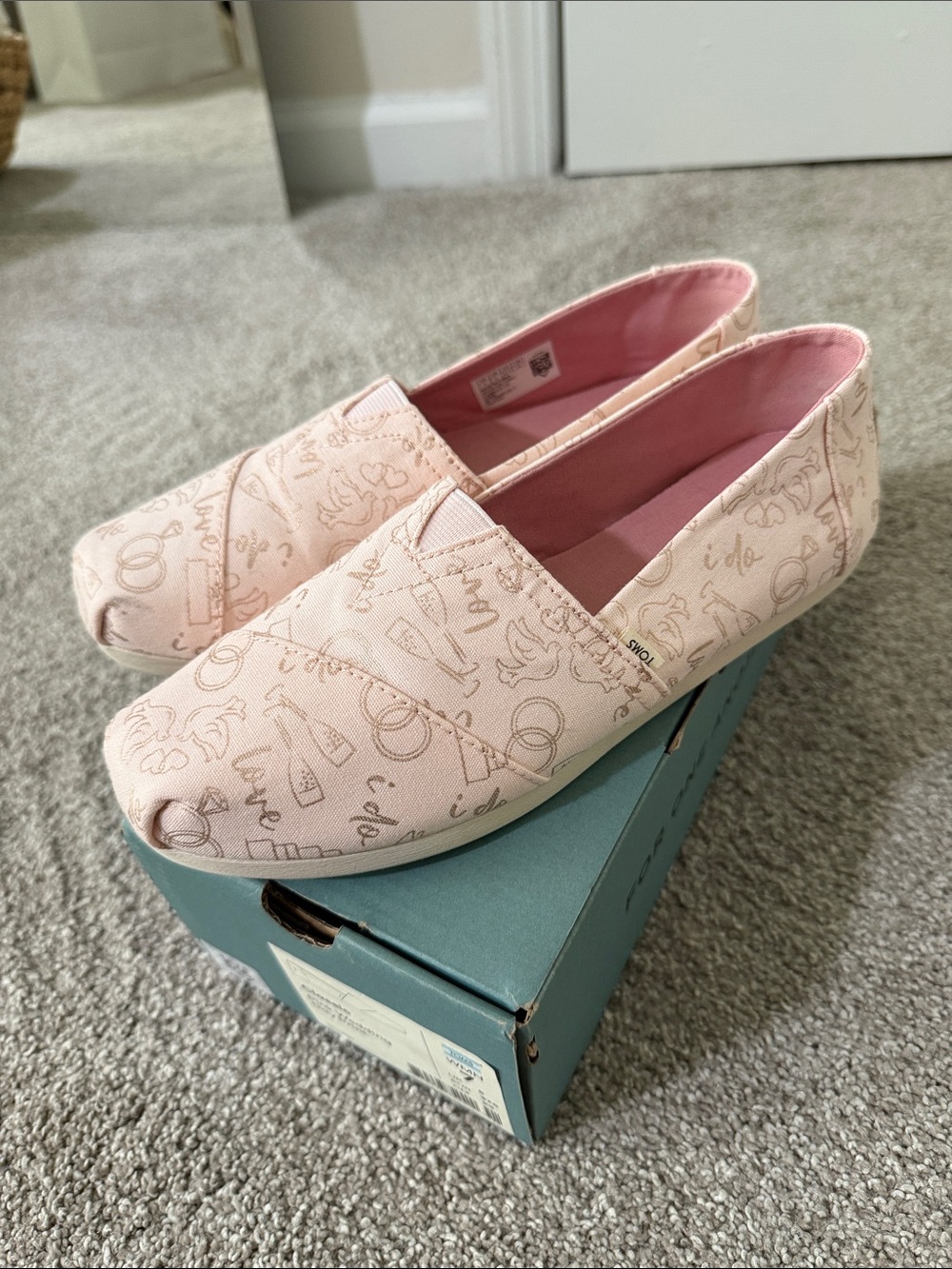 Women’s Toms Light Pink Printed Canvas Slip-On Flats